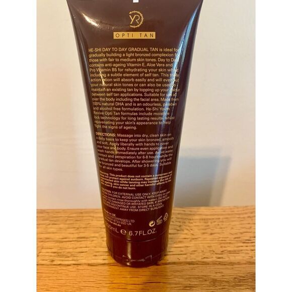 He Shi Day to Day Gradual Tan 200ml Light For him Her Tan Extender Moisturizer - Picture 5 of 7